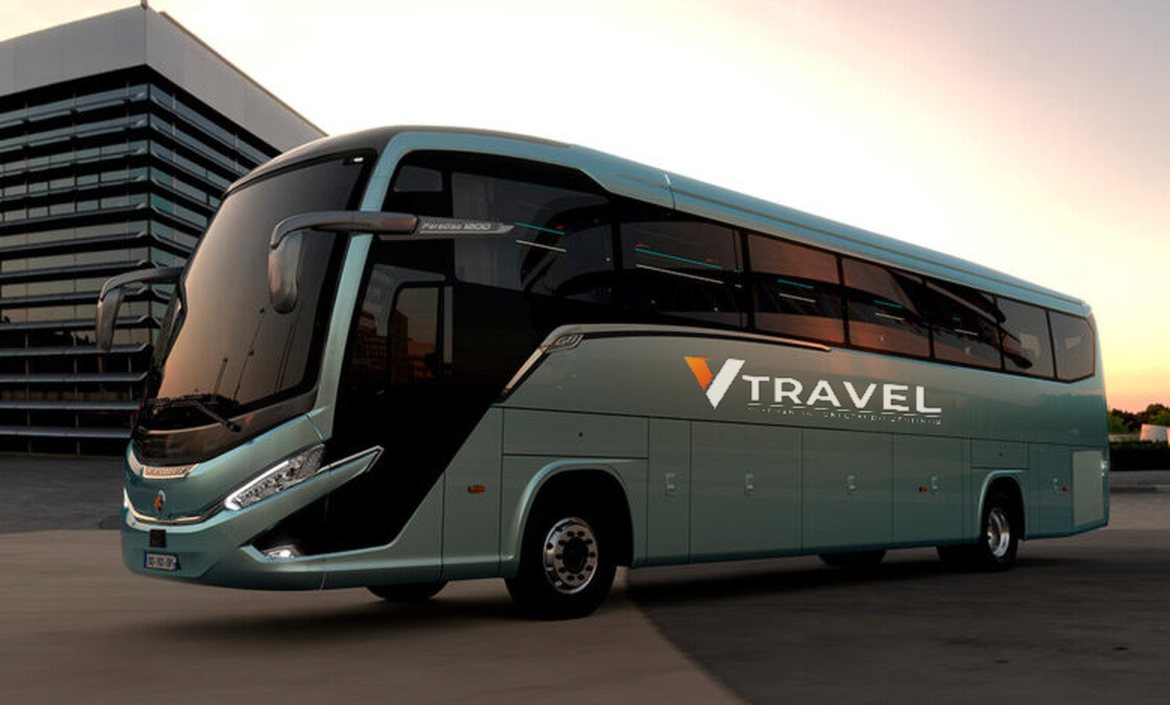 Bus de turismo con el logo de Vtravel para grupos grandes
